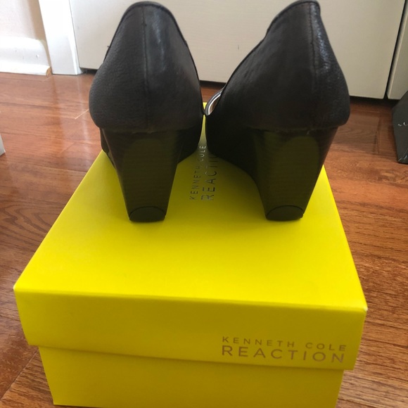 Kenneth Cole Wedged Heels - Picture 3 of 6